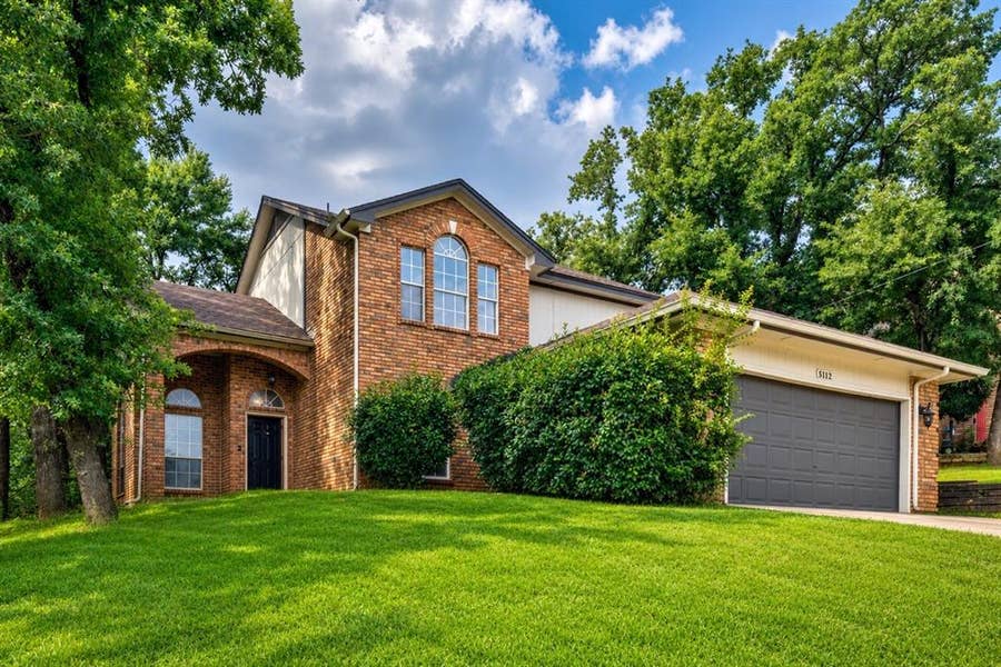 Property photo for 5112 Oak Gate Court, Arlington, TX