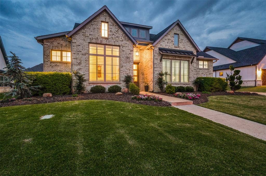 404 Travelers Terrace, Argyle, TX 76226 Welcome to 404 Travelers Terrace. An impeccably maintained turn-key luxury home.