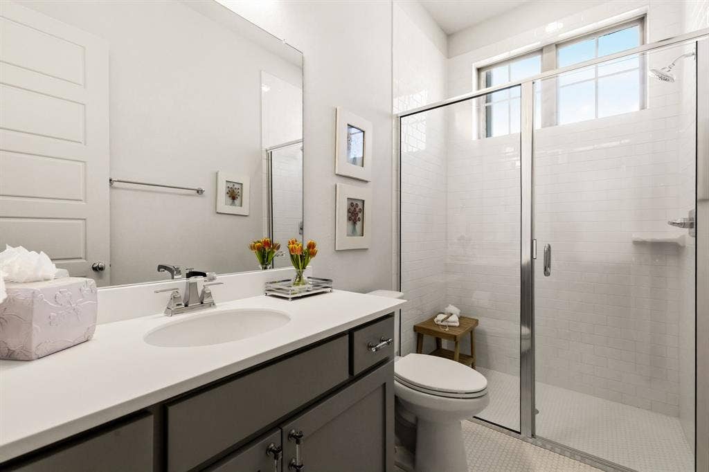 404 Travelers Terrace, Argyle, TX 76226 Ensuite guest bathroom.