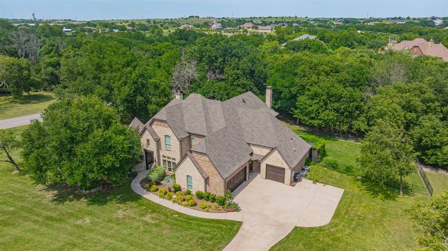 Property photo for 101 Western Breeze Drive, Fort Worth, TX