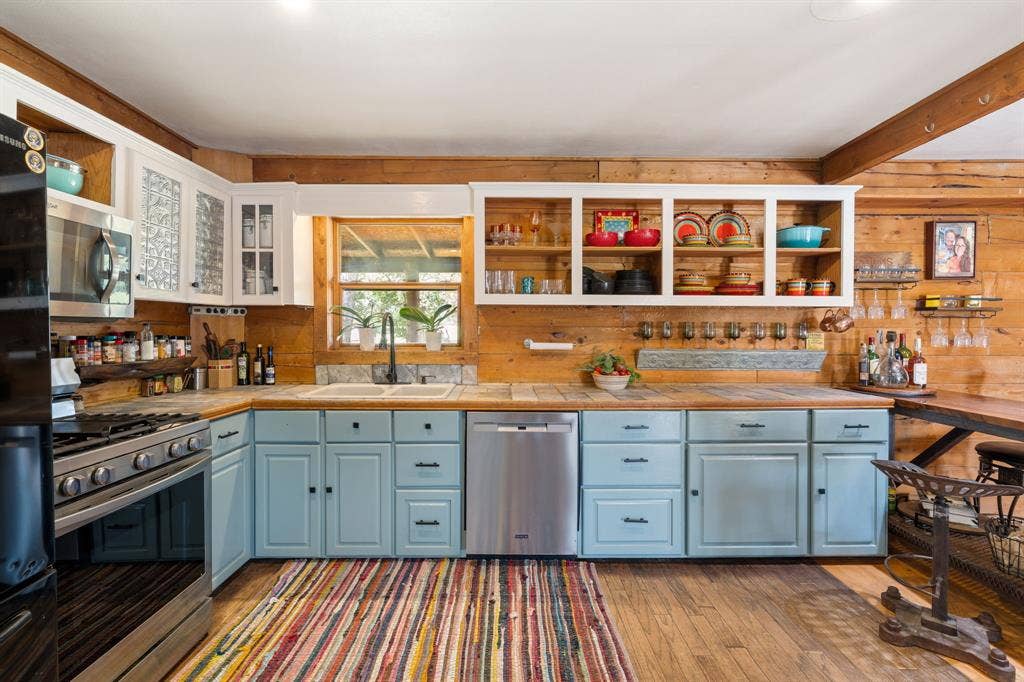 13494 County Road 2919, Eustace, TX 75124 Kitchen featuring wood-finish flooring, a stainless steel range, and a stainless steel dishwasher