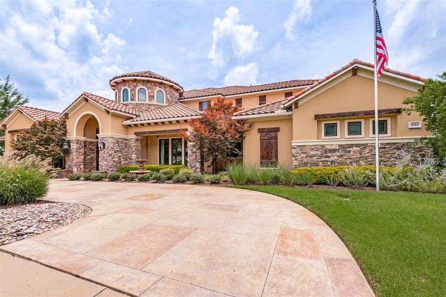 Property photo for 4744 Byron Circle, Irving, TX