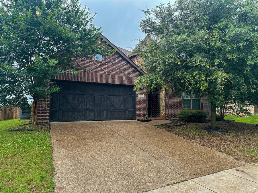 Property photo for 422 Calvert Drive, Midlothian, TX
