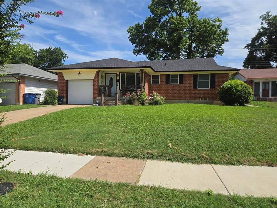 Property photo for 1131 Waweenoc Avenue, Dallas, TX