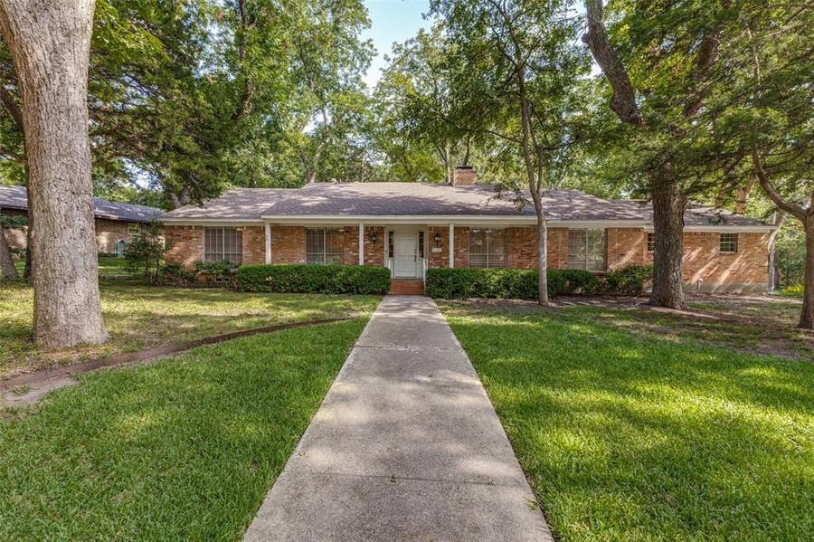 Property photo for 10812 Lochspring Drive, Dallas, TX