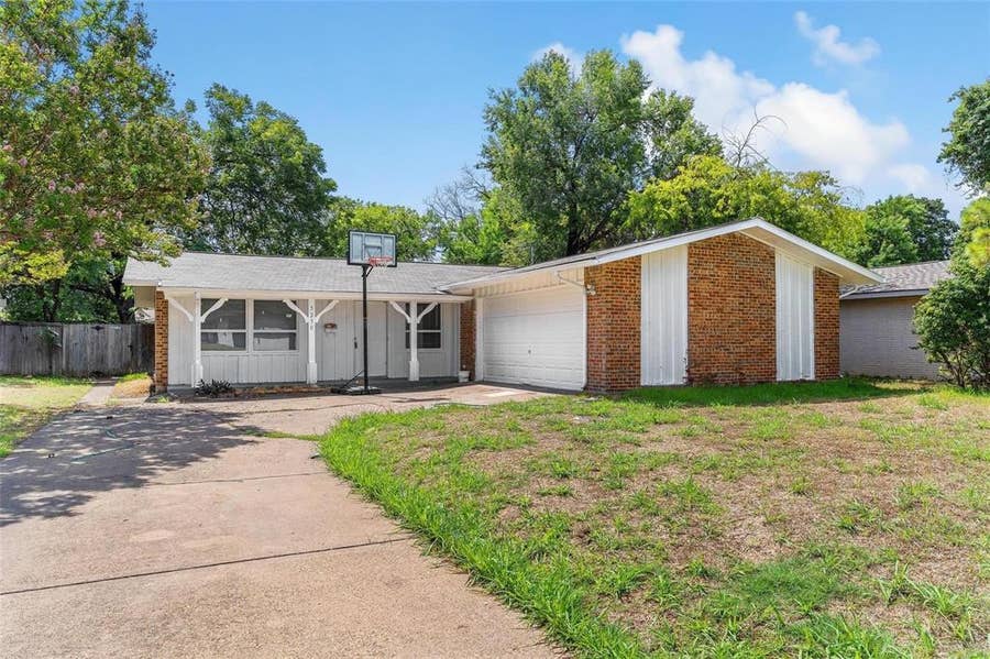 Property photo for 3230 High Vista Drive, Dallas, TX