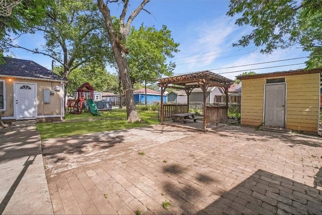 2725 Aster Street, Dallas, TX 75211 2725 Aster Street, Dallas, TX 75211