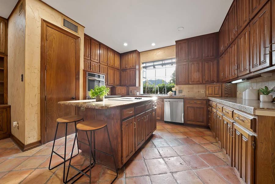 Property photo for 2714 Ridge Top Lane, Arlington, TX