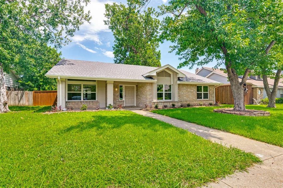 Property photo for 113 Country View Lane, Garland, TX