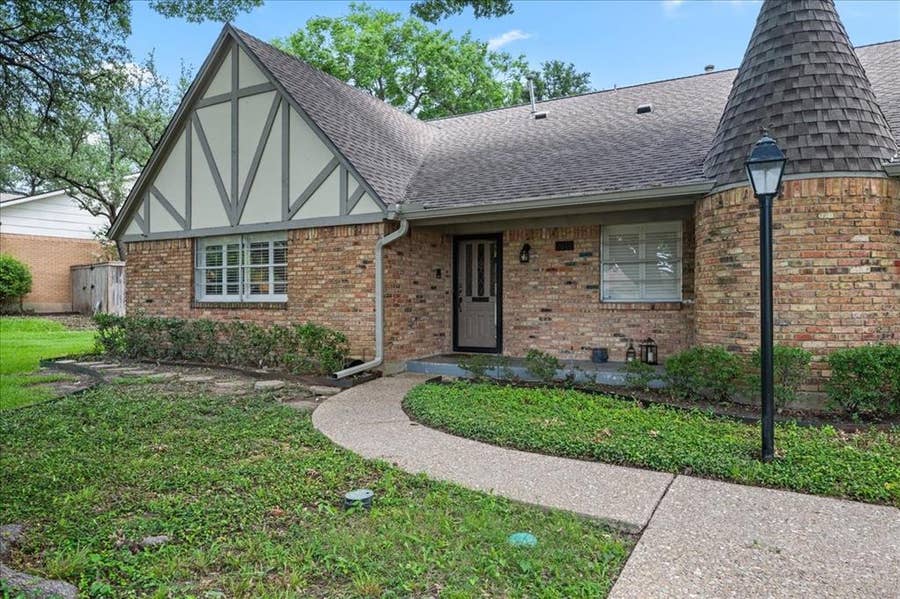 Property photo for 7610 Meadow Oaks Drive, Dallas, TX