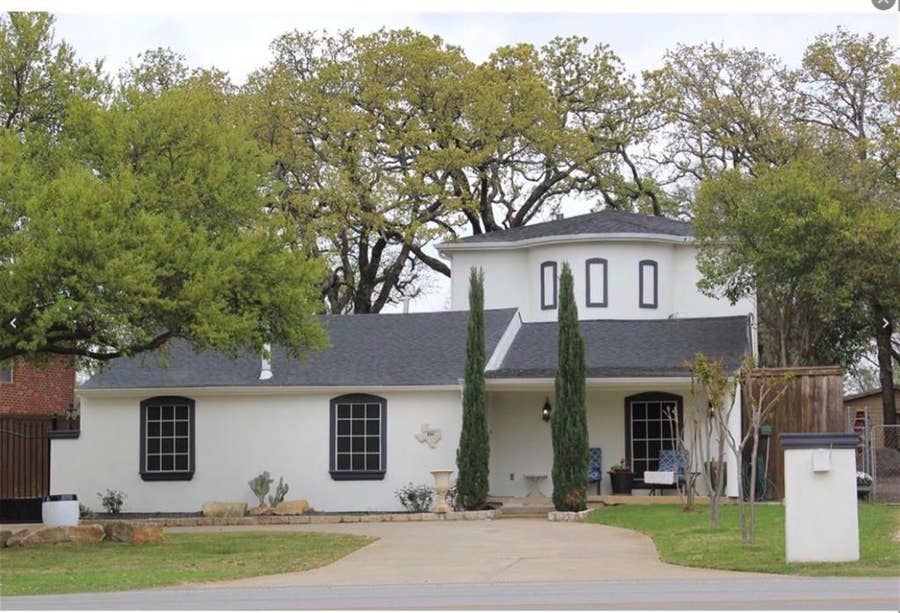 Property photo for 106 E Shady Grove Road, Grand Prairie, TX