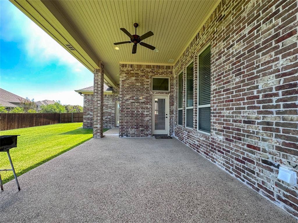 1100 Wessex Drive, Woodway, TX 76712 Covered patio featuring a ceiling fan, recessed lighting, and an exposed aggregate concrete surface