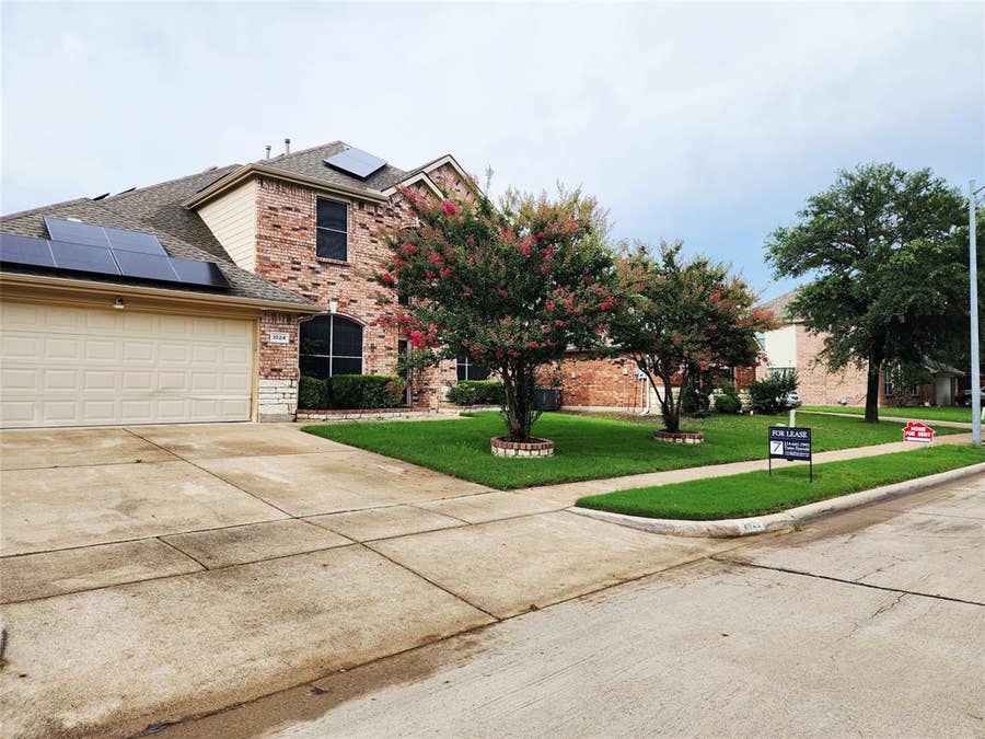 Property photo for 1024 Fair Oaks Drive, Grand Prairie, TX