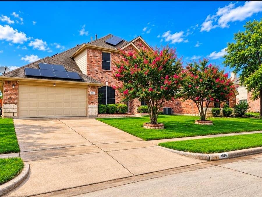 Property photo for 1024 Fair Oaks Drive, Grand Prairie, TX
