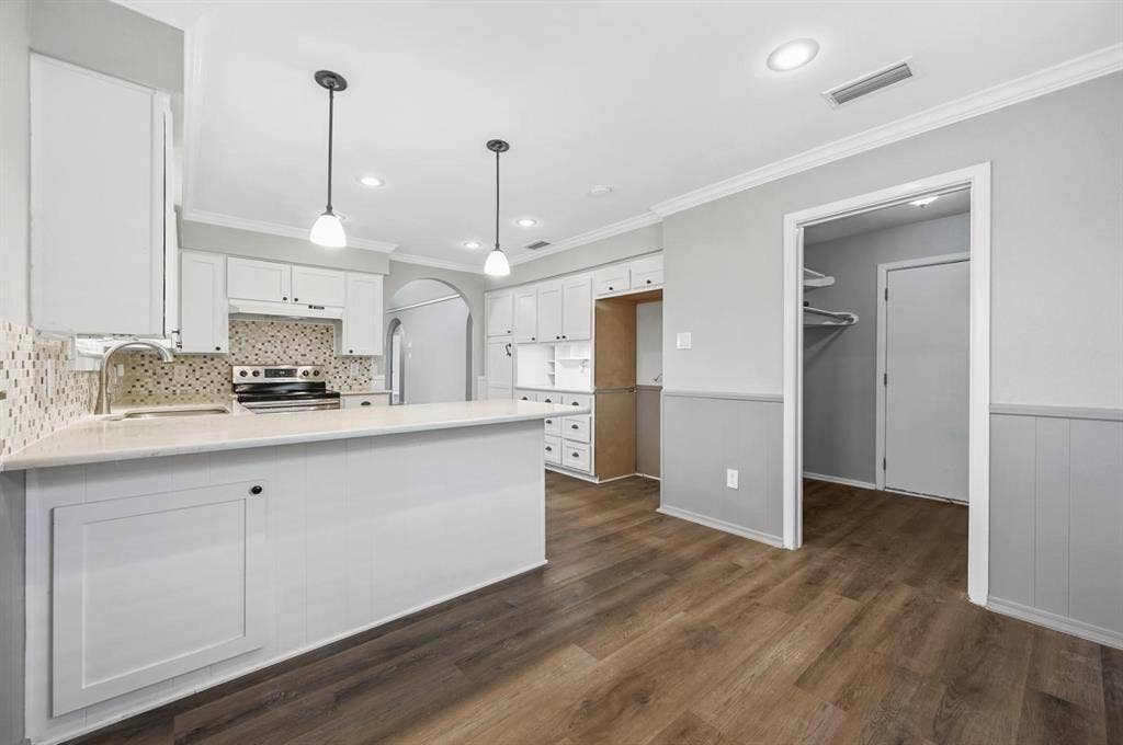 660 Springhill Drive, Hurst, TX 76054 660 Springhill Drive, Hurst, TX 76054