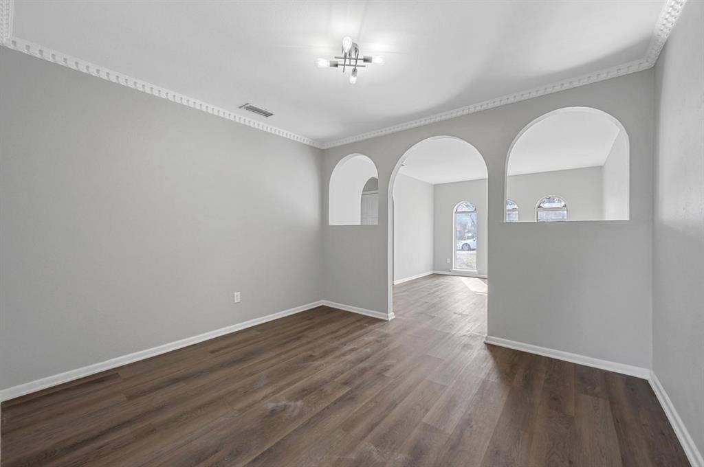 660 Springhill Drive, Hurst, TX 76054 660 Springhill Drive, Hurst, TX 76054