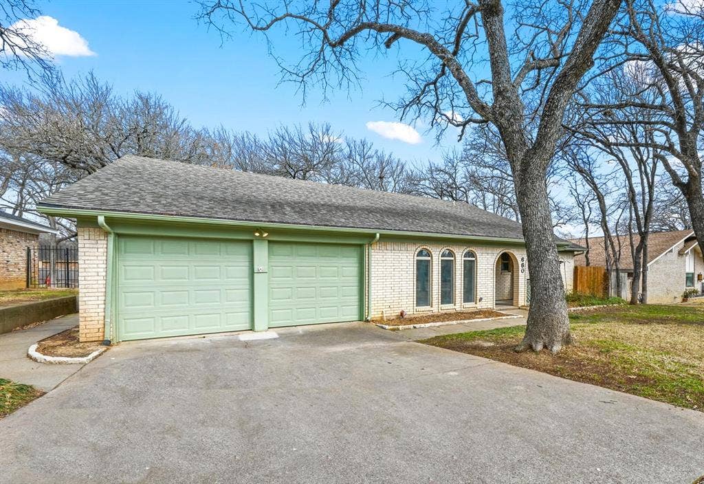 660 Springhill Drive, Hurst, TX 76054 660 Springhill Drive, Hurst, TX 76054