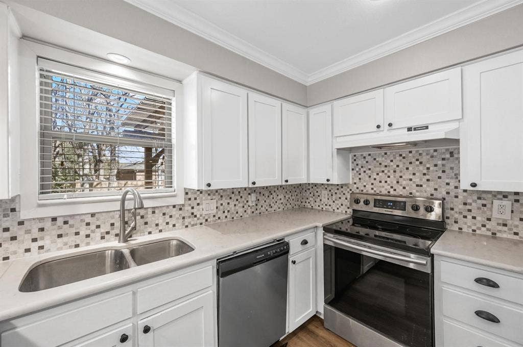 660 Springhill Drive, Hurst, TX 76054 660 Springhill Drive, Hurst, TX 76054