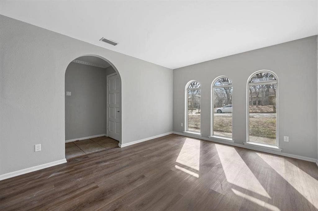 660 Springhill Drive, Hurst, TX 76054 660 Springhill Drive, Hurst, TX 76054