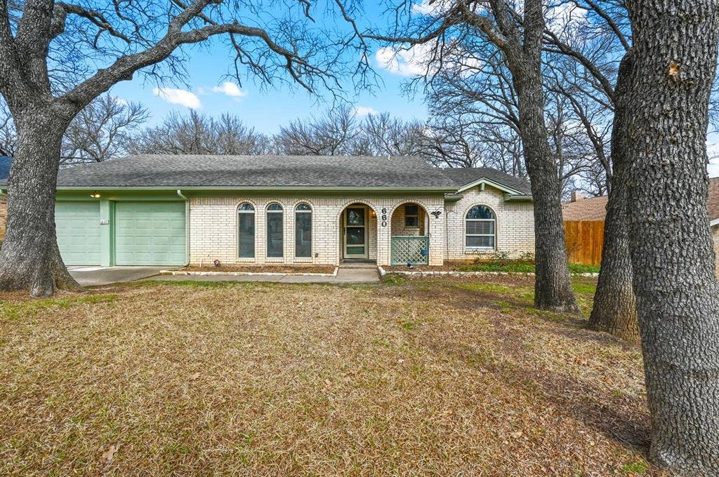 660 Springhill Drive, Hurst, TX 76054 660 Springhill Drive, Hurst, TX 76054