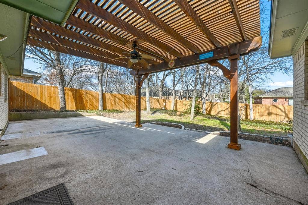660 Springhill Drive, Hurst, TX 76054 660 Springhill Drive, Hurst, TX 76054