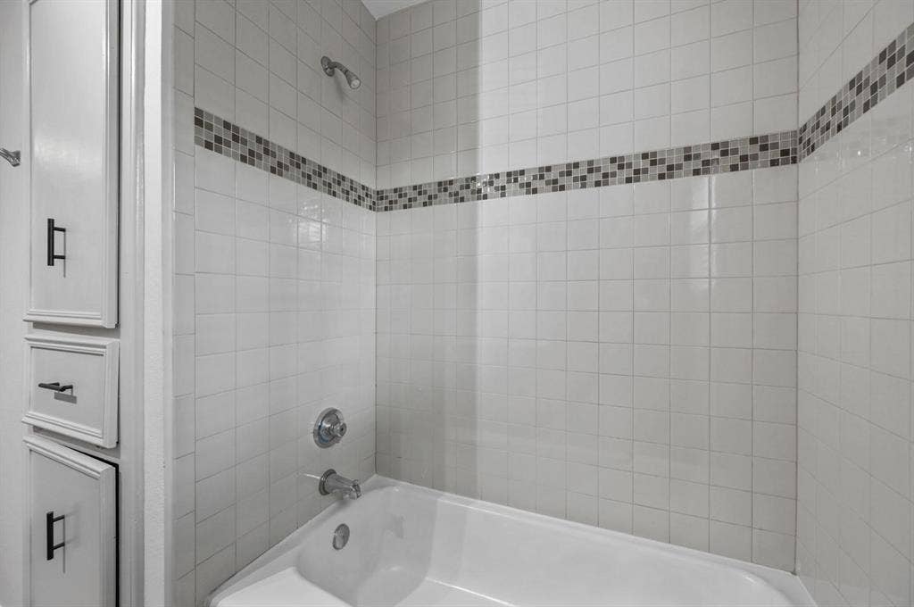 660 Springhill Drive, Hurst, TX 76054 660 Springhill Drive, Hurst, TX 76054