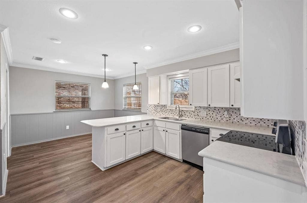 660 Springhill Drive, Hurst, TX 76054 660 Springhill Drive, Hurst, TX 76054