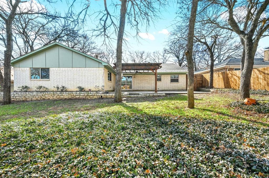660 Springhill Drive, Hurst, TX 76054 660 Springhill Drive, Hurst, TX 76054