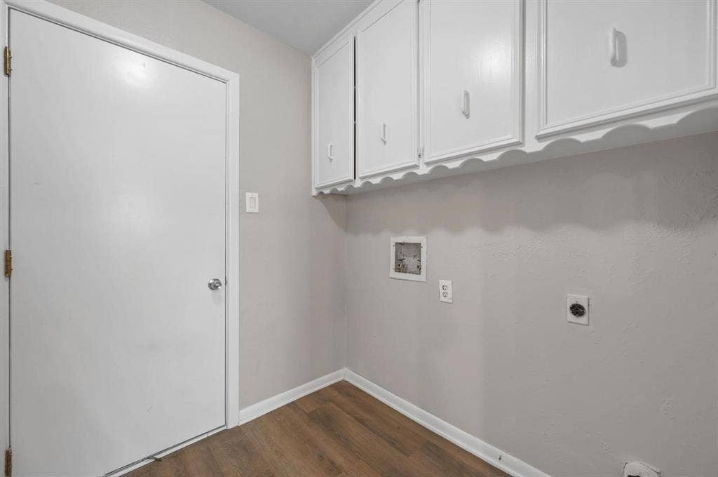 660 Springhill Drive, Hurst, TX 76054 660 Springhill Drive, Hurst, TX 76054
