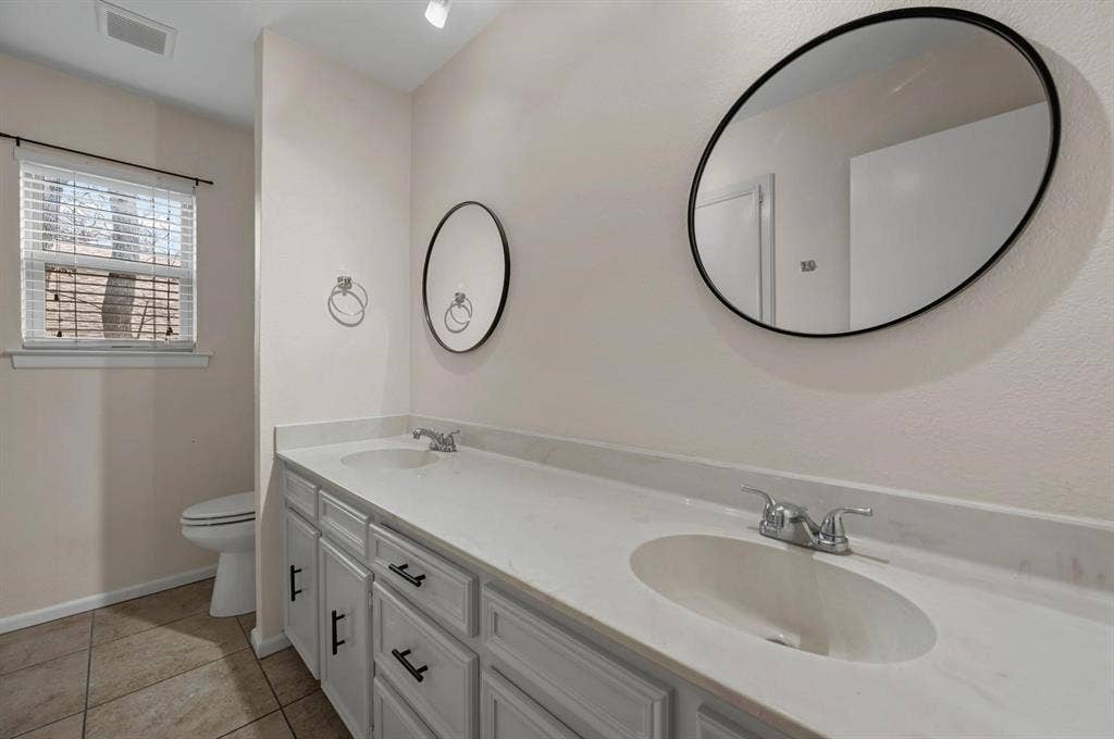 660 Springhill Drive, Hurst, TX 76054 660 Springhill Drive, Hurst, TX 76054