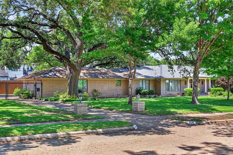 Property photo for 7141 Twin Tree Lane, Dallas, TX