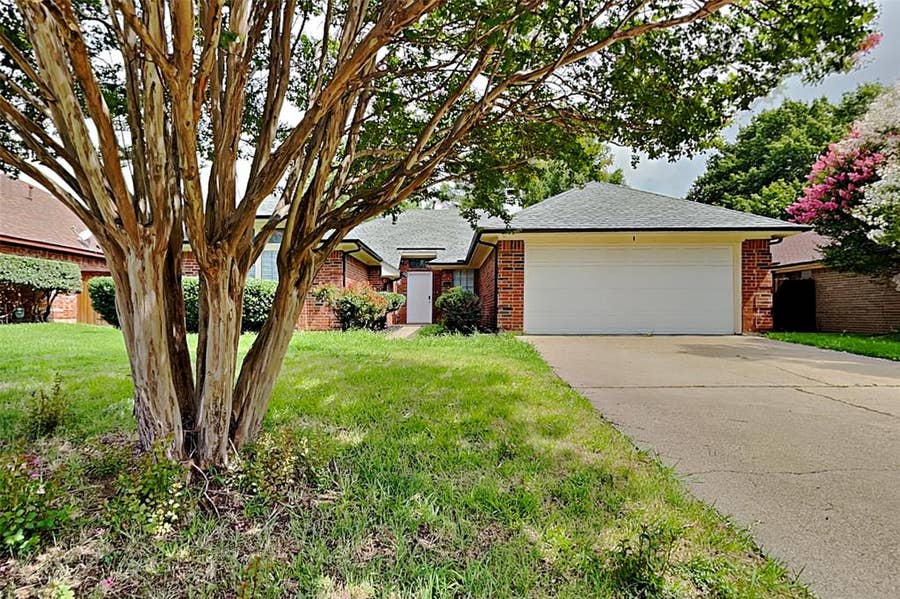 Property photo for 546 Newberry Street, Grand Prairie, TX
