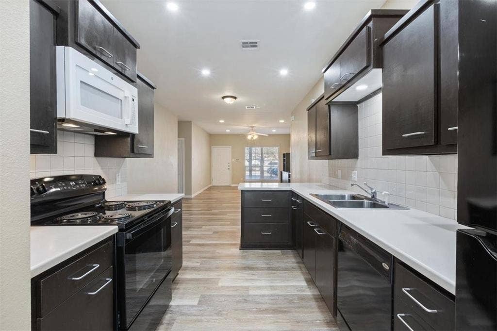 1907 S 17th Street, Waco, TX 76706 1907 S 17th Street, Waco, TX 76706