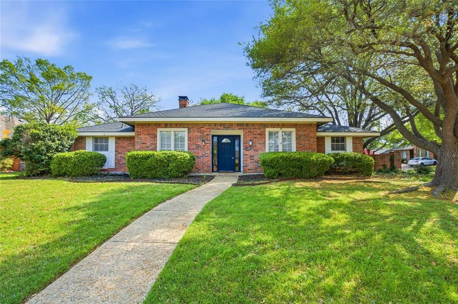 Property photo for 2012 Cross Bend Road, Plano, TX