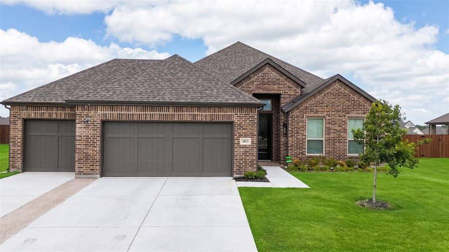 Property photo for 1813 Hidden Creek Drive, Midlothian, TX
