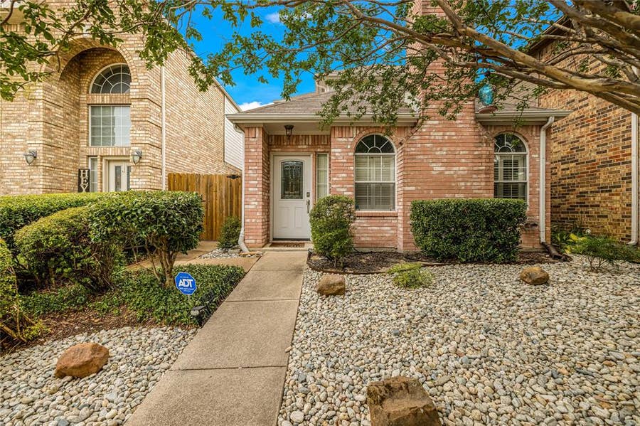 Property photo for 6011 Barrington Court, Dallas, TX