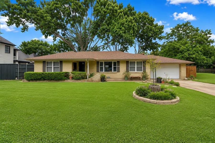 Property photo for 3056 Primrose Lane, Farmers Branch, TX