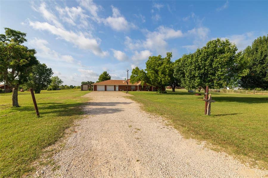 Property photo for 448 County Road 4287, Decatur, TX