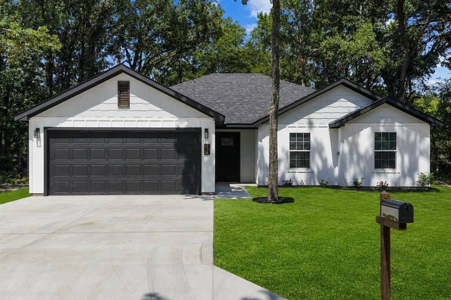Property photo for 134 Sierra Madre Street, Payne Springs, TX