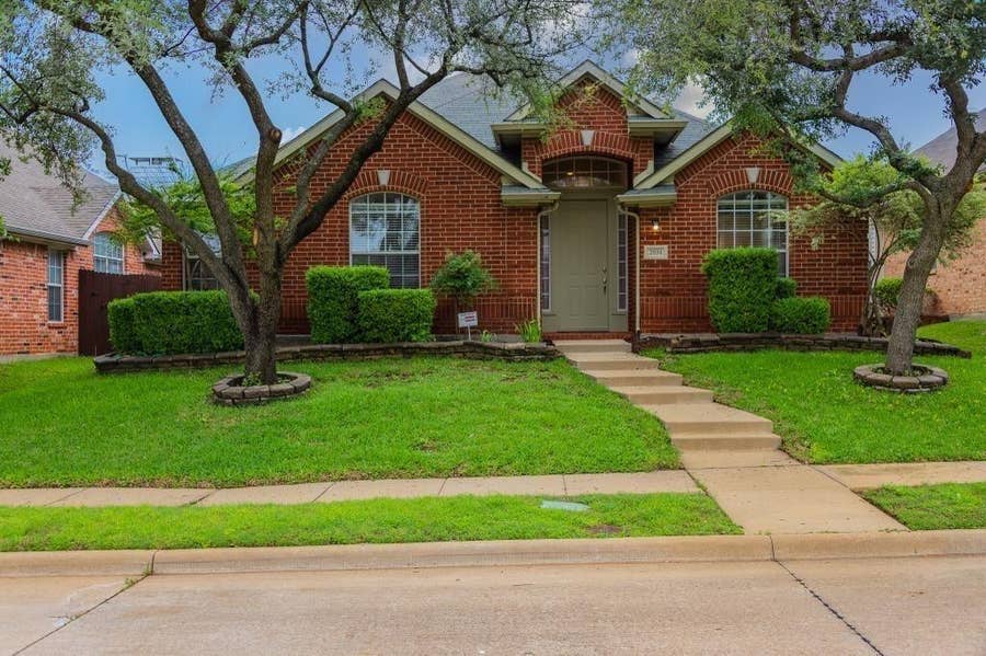 Property photo for 2034 Westbury Lane, Allen, TX