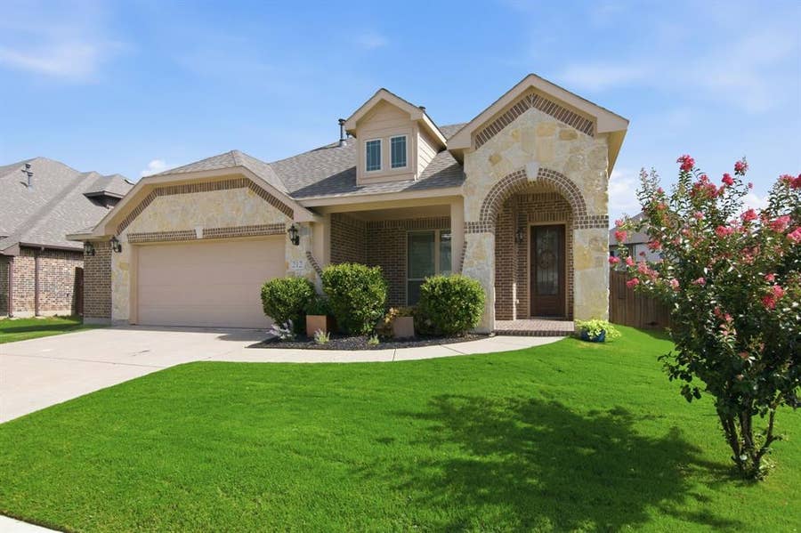 Property photo for 212 Spruce Valley Drive, Justin, TX