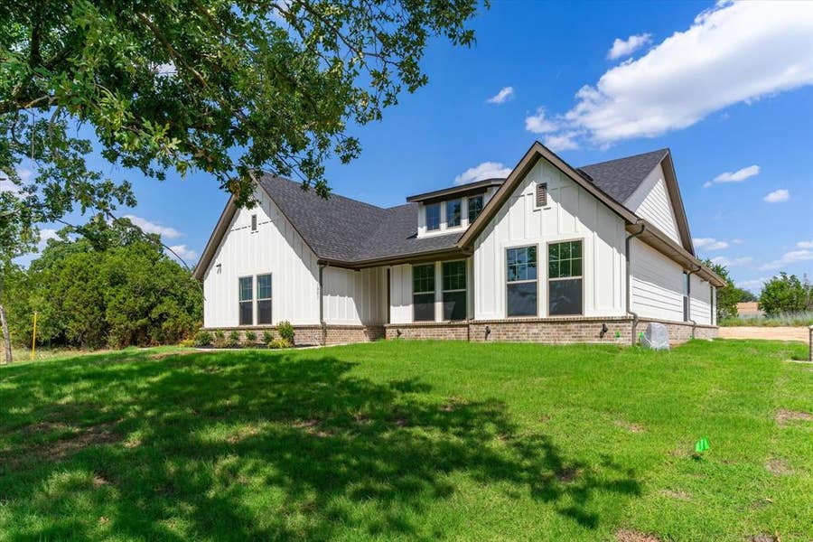 Property photo for 1001 Leo Lane, Poolville, TX