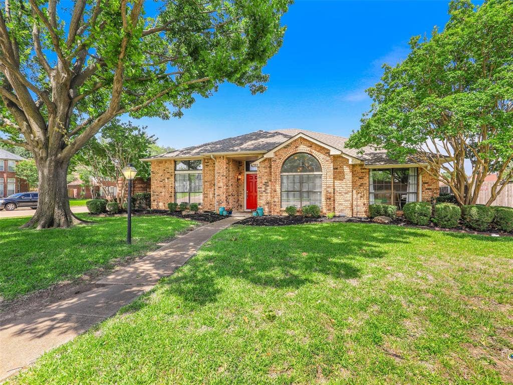 6701 Vero Drive, Plano, TX 75023 This large corner lot features mature trees and landscaping.