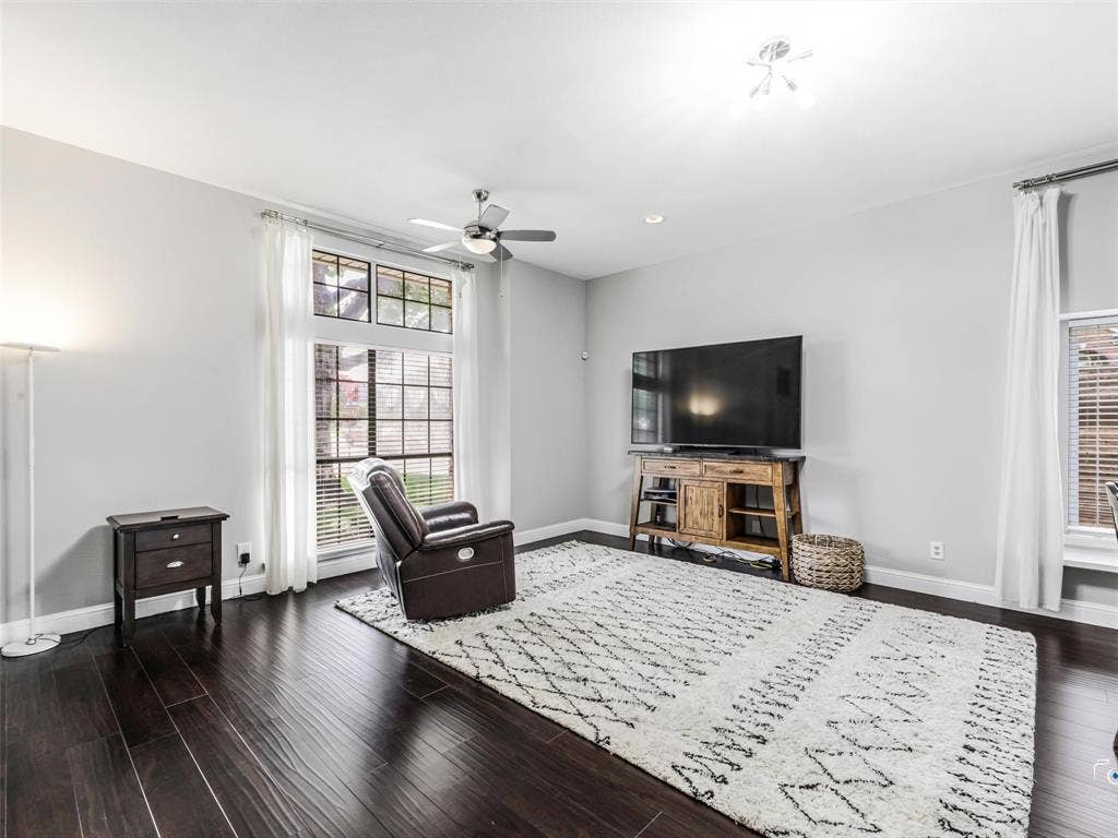 6701 Vero Drive, Plano, TX 75023 Light filled living area with room for entertaining!