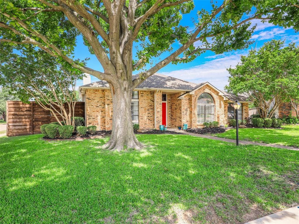 6701 Vero Drive, Plano, TX 75023 Note the nice board on board fence!