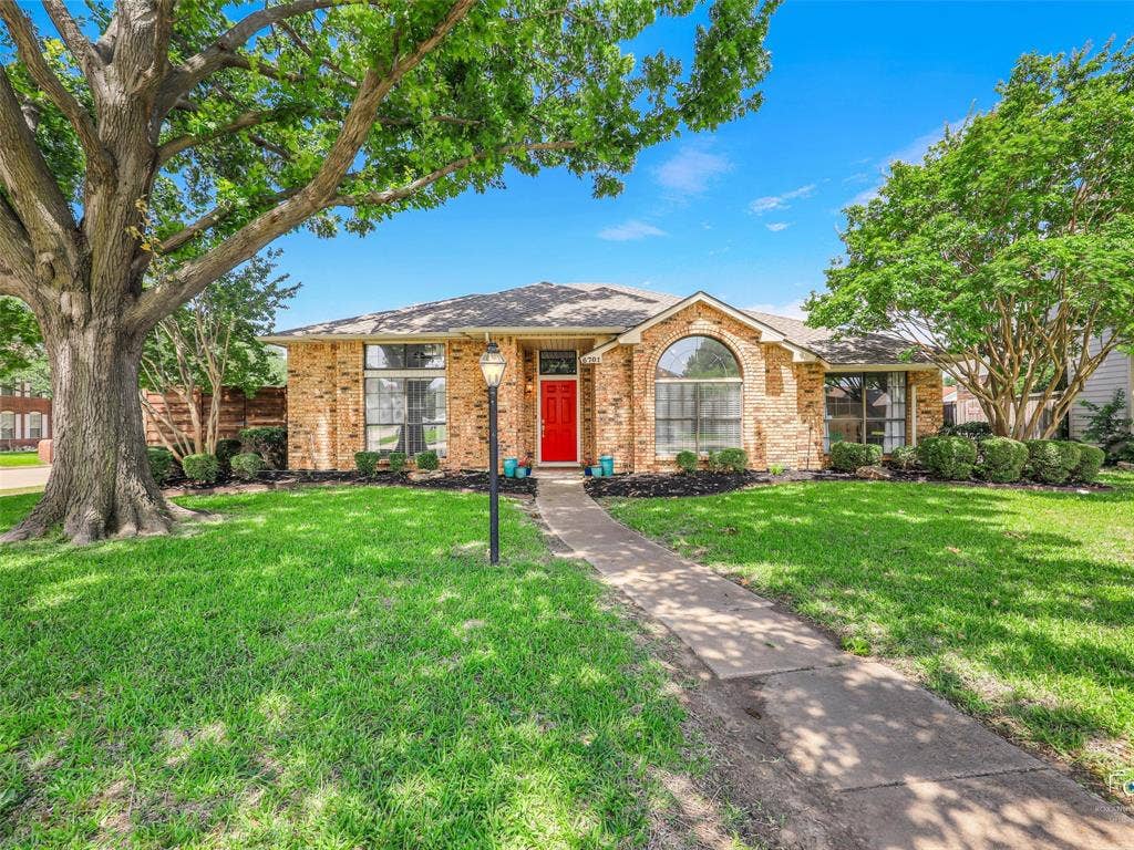 6701 Vero Drive, Plano, TX 75023 This single story brick home has 4 bedrooms, 2 full baths and a swimming pool!