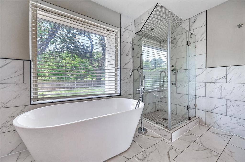 344 Woodbrook Drive, DeSoto, TX 75115