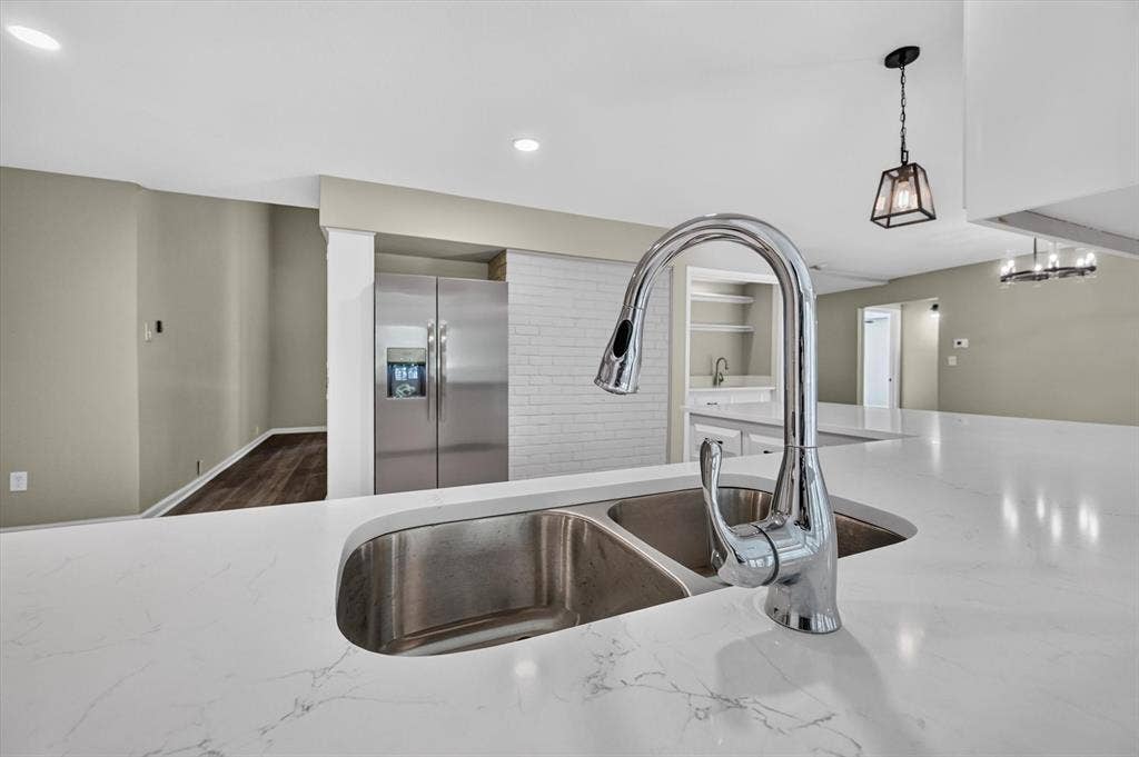 344 Woodbrook Drive, DeSoto, TX 75115