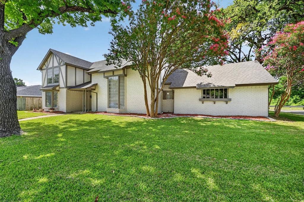 344 Woodbrook Drive, DeSoto, TX 75115