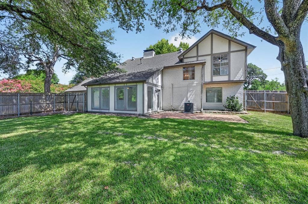 344 Woodbrook Drive, DeSoto, TX 75115